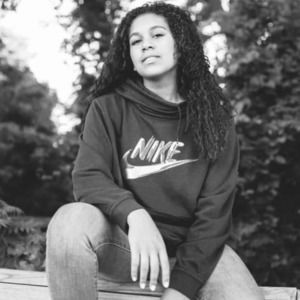 Meet your Posher, Alexis